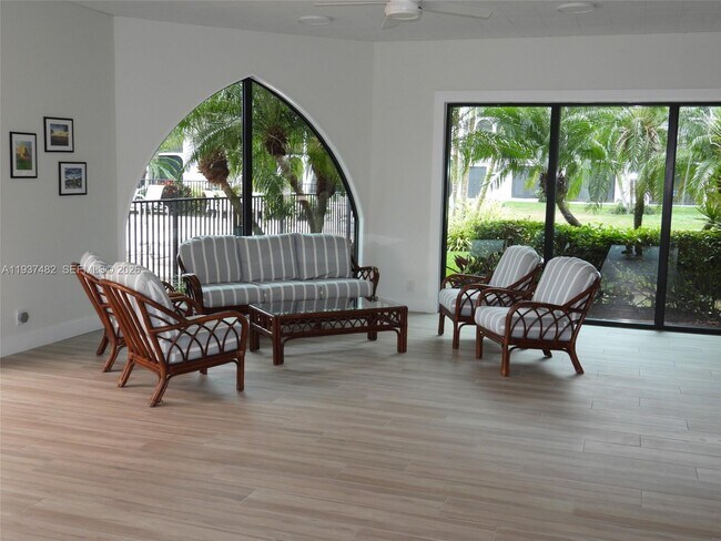 Building Photo - 1631 Riverview Rd