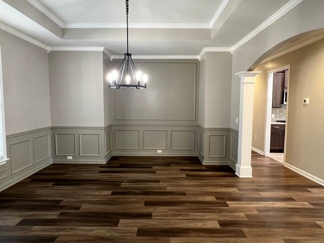 Building Photo - Beautiful Home w/Lots of Extras