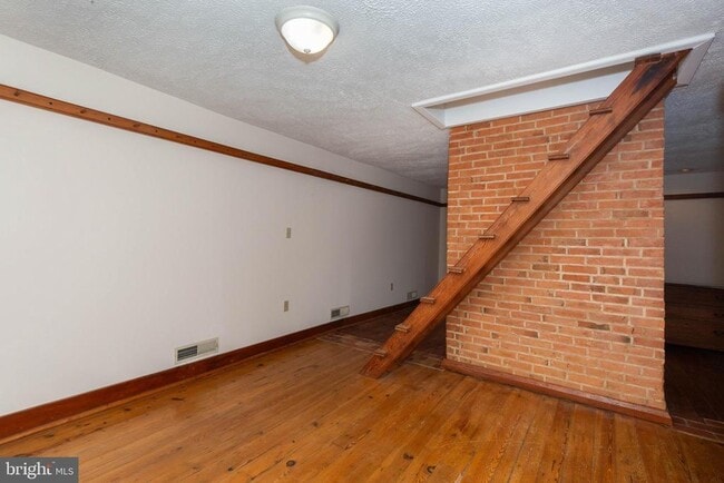 Building Photo - 562 Smithfield Ln