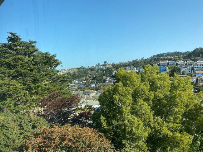 Building Photo - Lewis Ln-409