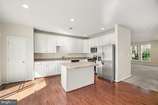 Building Photo - 1114 Ellis Ave