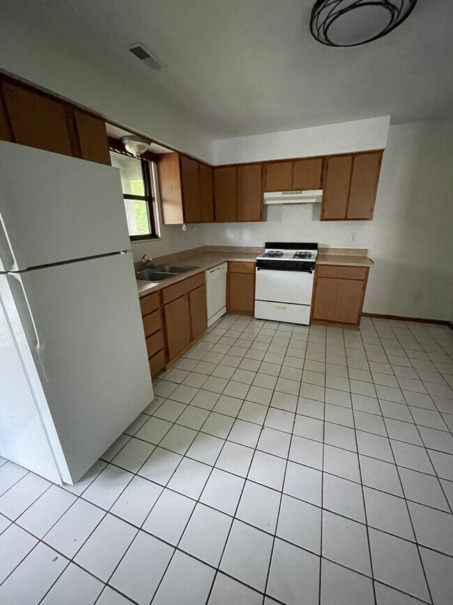 Building Photo - 72 Chittenden Ave