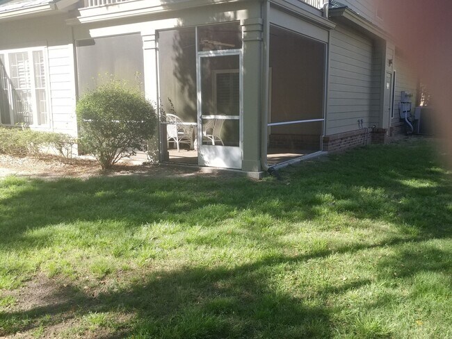 Building Photo - 92 12 Oaks Dr