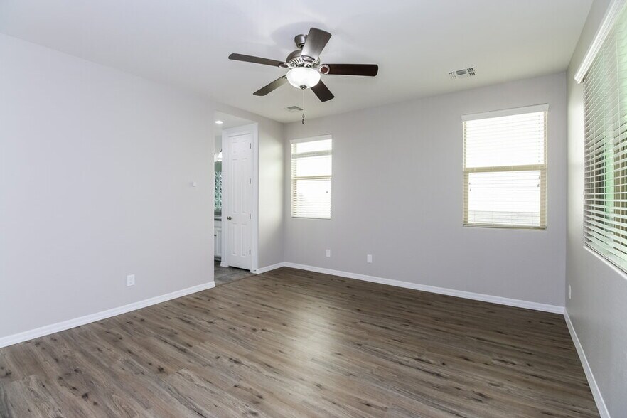 Building Photo - 1035 S Agnes Ln