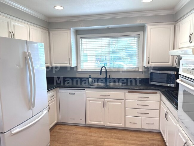 Building Photo - Charming 3 Bed, 2 Bath, 1,266 Sqft Concord House Available NOW For Lease!