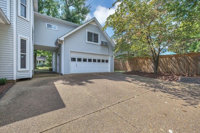 Building Photo - 221 Adams Ct
