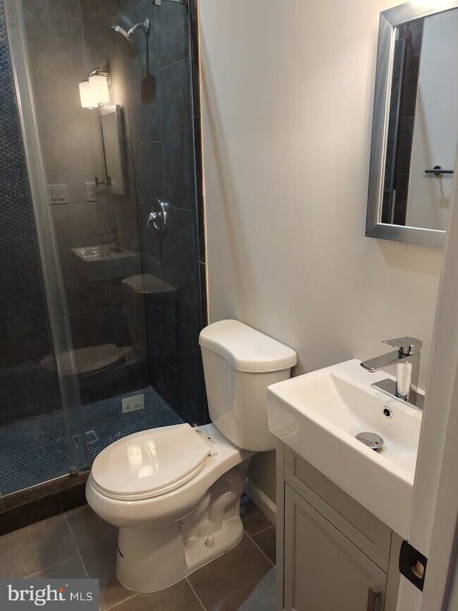 Building Photo - 1812 N Croskey St