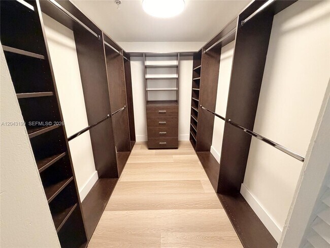 Building Photo - 2625 Collins Ave