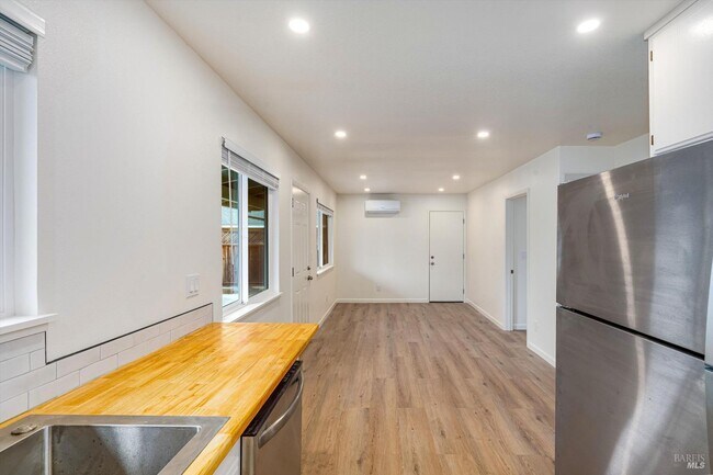 Building Photo - 310 Boyce St