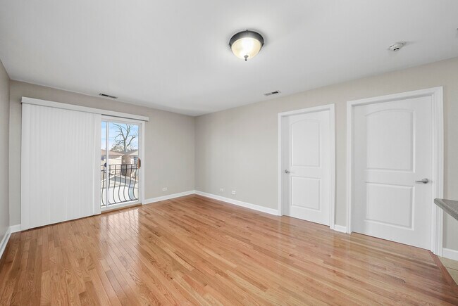 Building Photo - 3423 Ridgeland-303