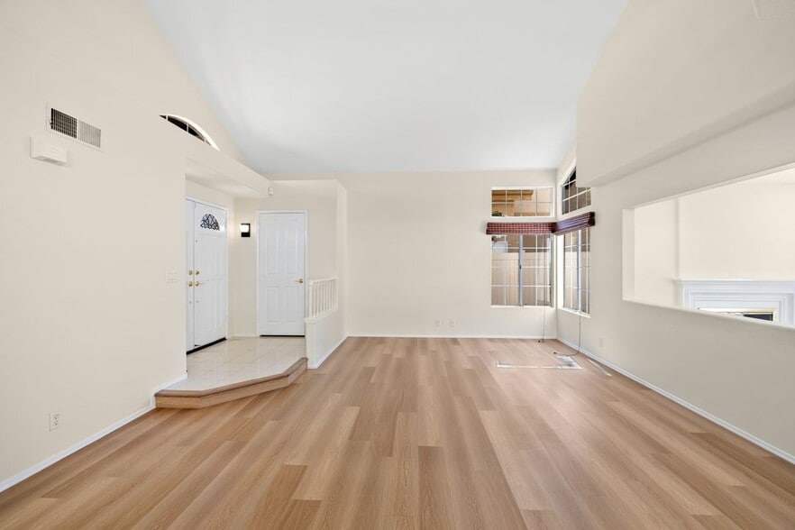 Building Photo - 2163 Sun Ridge Dr