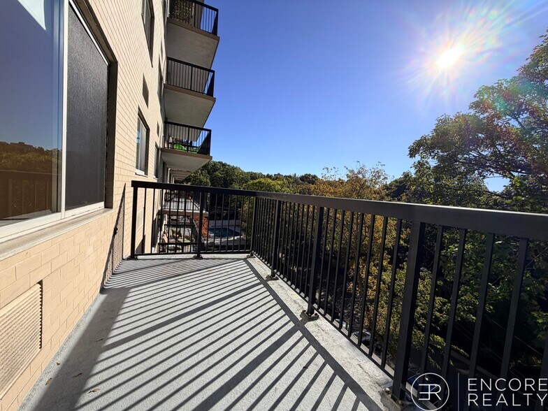 Building Photo - 80 Monmouth St