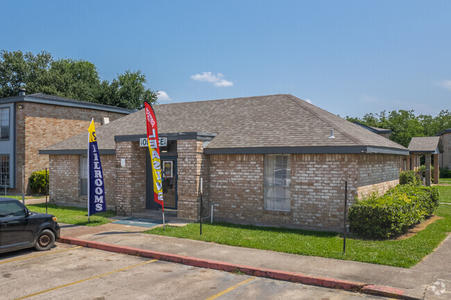 Building Photo - Amber Park Apartments