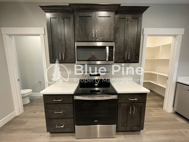 Building Photo - 5844 Wildrose Ave