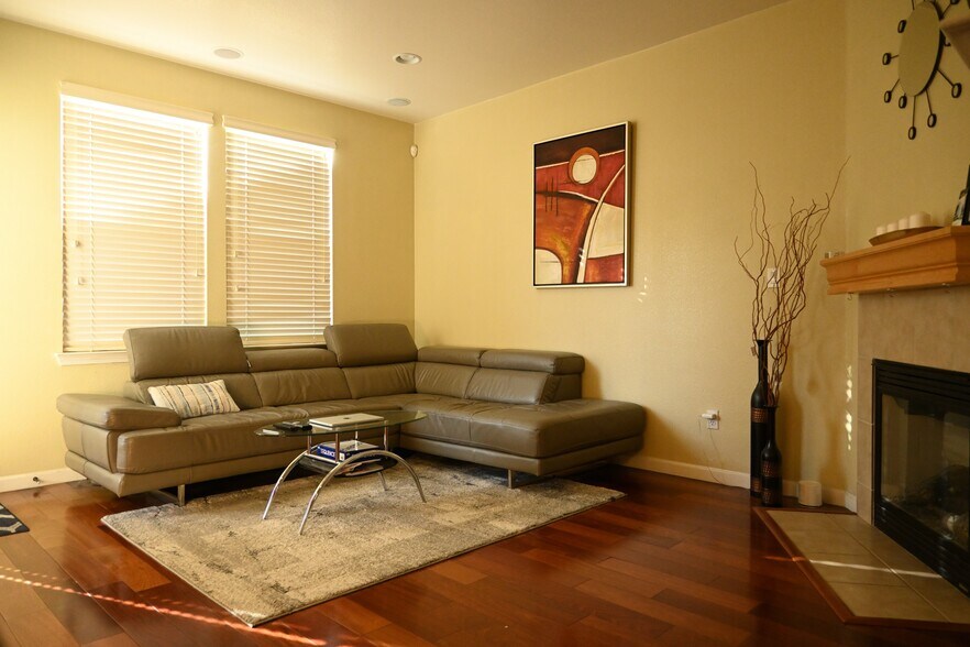 Family room - 6375 Byron Ln