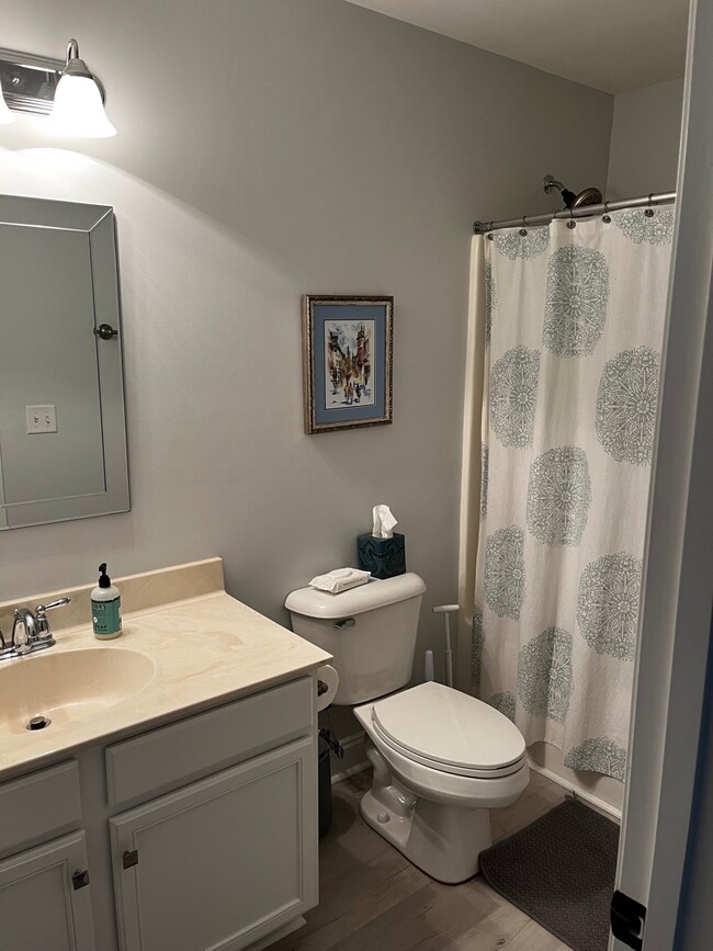 Building Photo - 413 Chablis Way