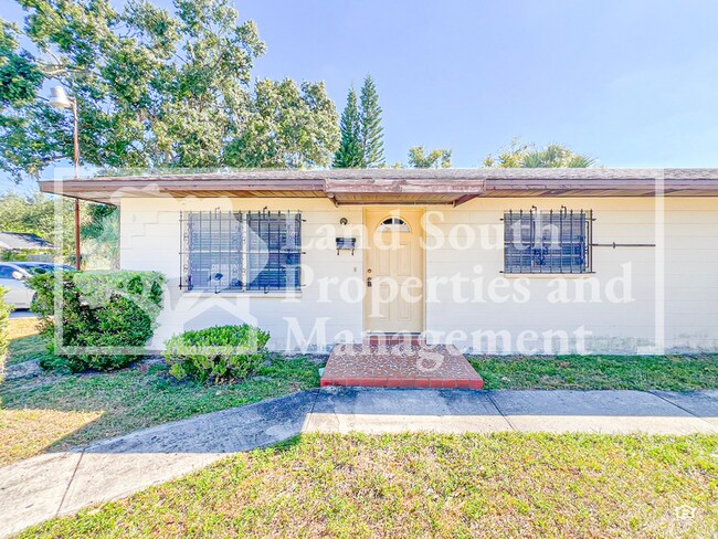 Building Photo - 318 Ariana St