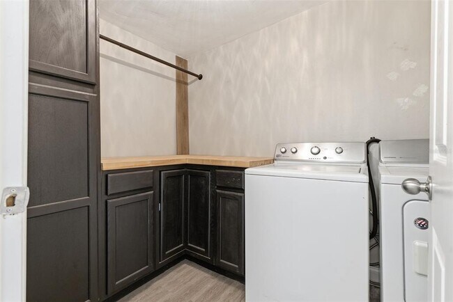 Building Photo - 5481 47th Ave N