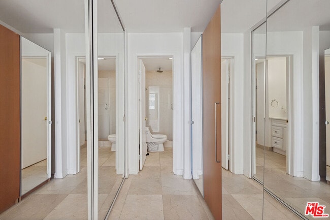 Building Photo - 10747 Wilshire Blvd