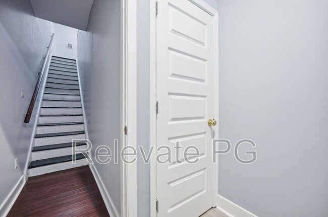 Building Photo - 2206 Parkwood Ave