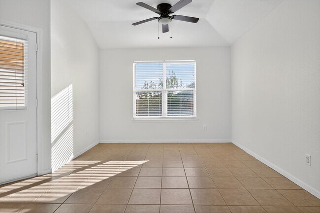 Building Photo - For Rent: Beautiful 5-Bedroom Home in Kill...