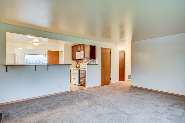 Building Photo - 4 Bed 2 bath Home in the Heart of Oak Harbor