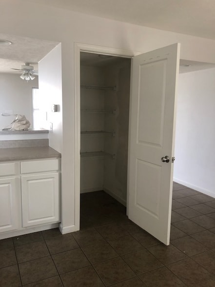 Building Photo - 1718 W Sunstone Dr