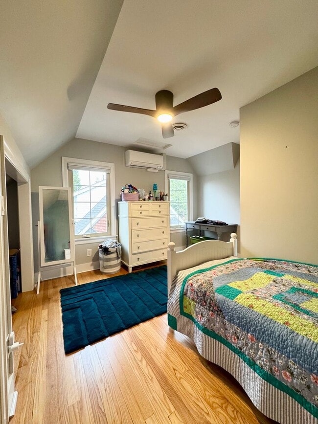 Building Photo - Admiral District~West Seattle Home