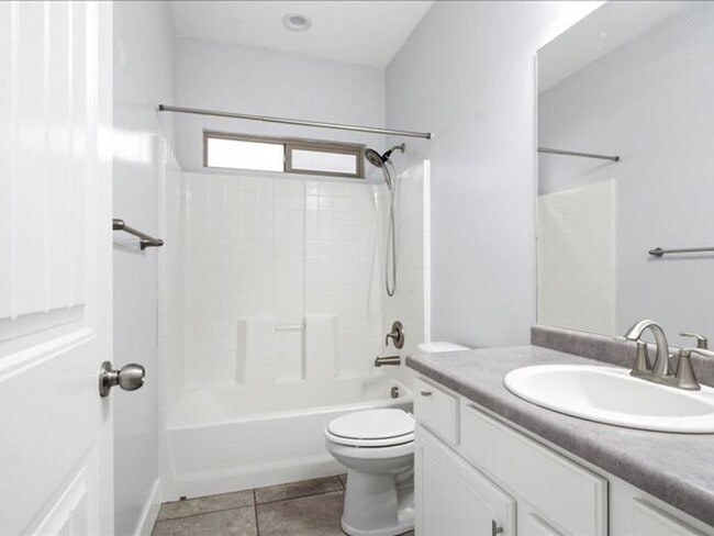 Building Photo - S Jordan-Beautiful 5 bed 3 bath family home