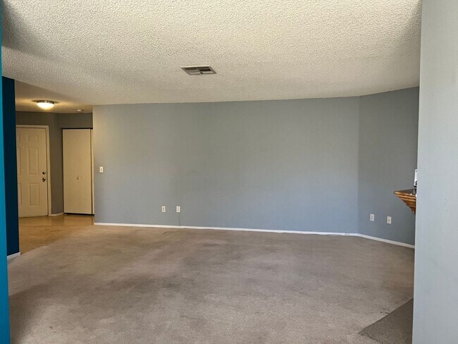 Building Photo - 6877 Tamarus St