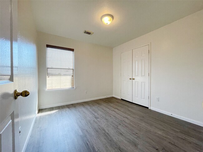 Building Photo - 15723 Crooked Arrow Dr