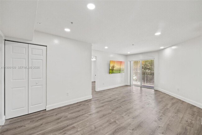 Building Photo - 470 S Park Rd