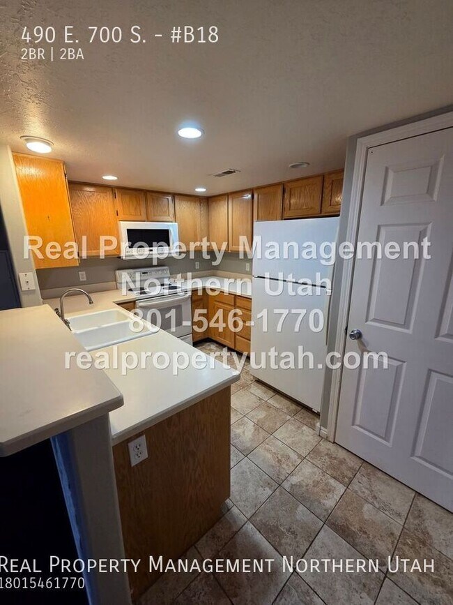 Building Photo - 490 E 700 S
