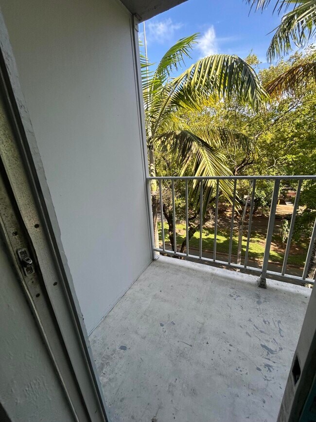 Building Photo - 1805 Sans Souci Blvd