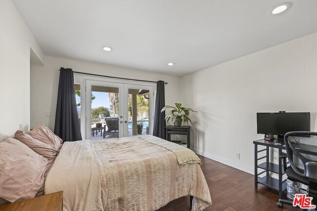 Building Photo - 3804 Vista Linda Dr