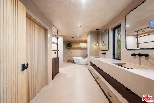 Building Photo - 3627 Woodhill Canyon Rd