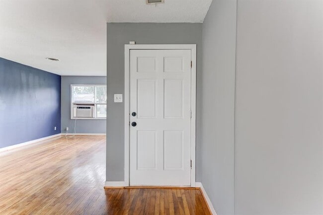 Building Photo - 8623 Norton Dr