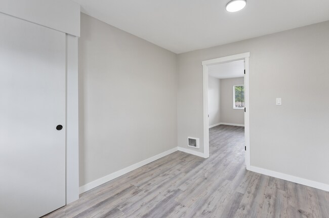 Building Photo - 2BR with dishwasher, on site laundry!