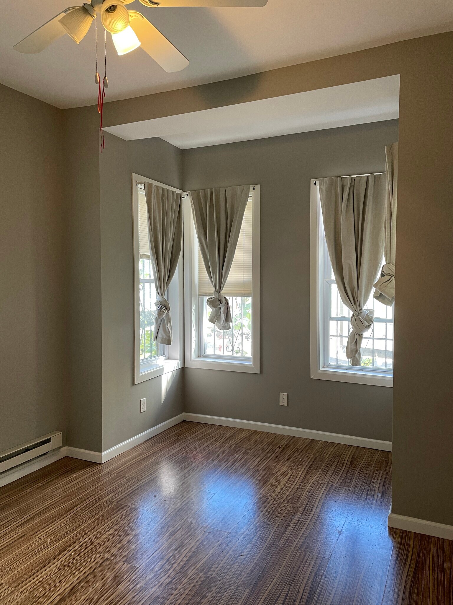 2nd bedroom - 2013 N College Ave