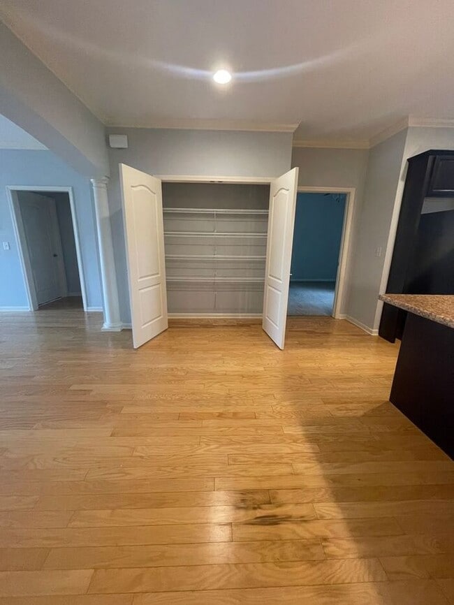 Building Photo - Charming 2 Bed, 2 Bath Home with Garage