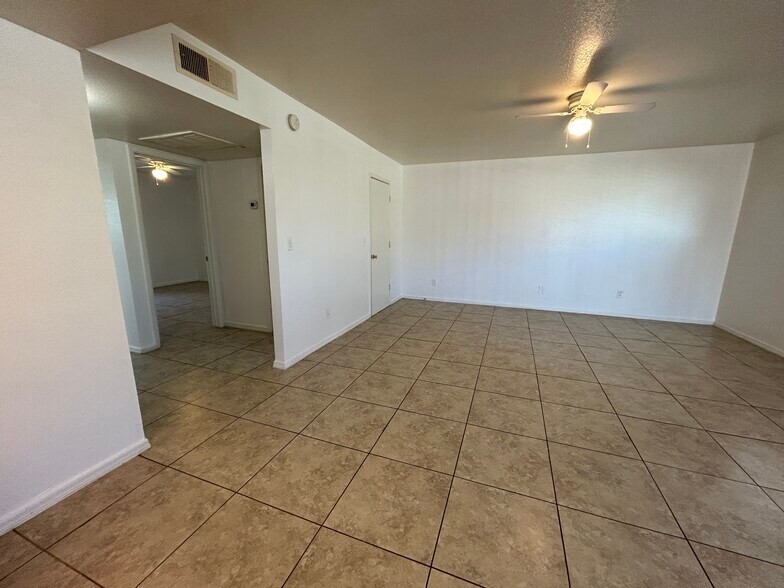 Building Photo - 3024 E Waltann Ln