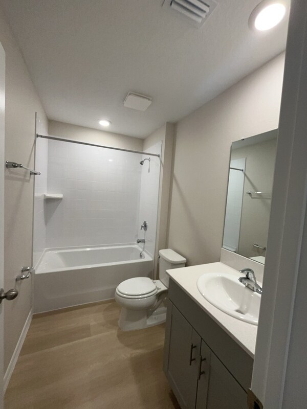 Building Photo - 4075 Gardenia Ave