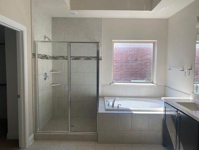 Building Photo - Breathtaking 4-bedroom home in the highly ...