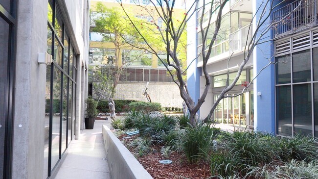 Building Photo - Downtown San Diego 1 bedroom 1 bath apartment For Rent