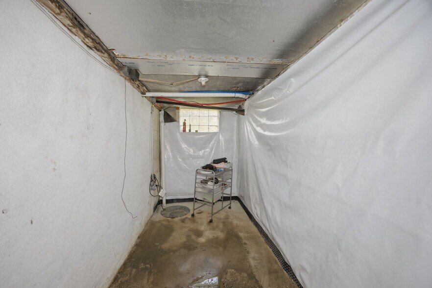 Building Photo - 827 Hinnerman St