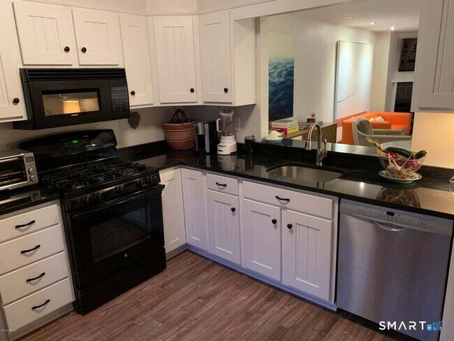 Building Photo - 213 River Rd Ext