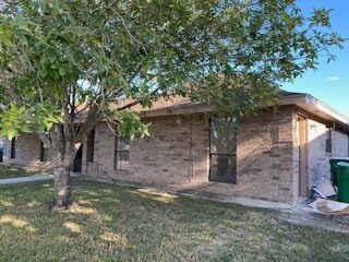 Front view - 811 W Los Tesoros Dr