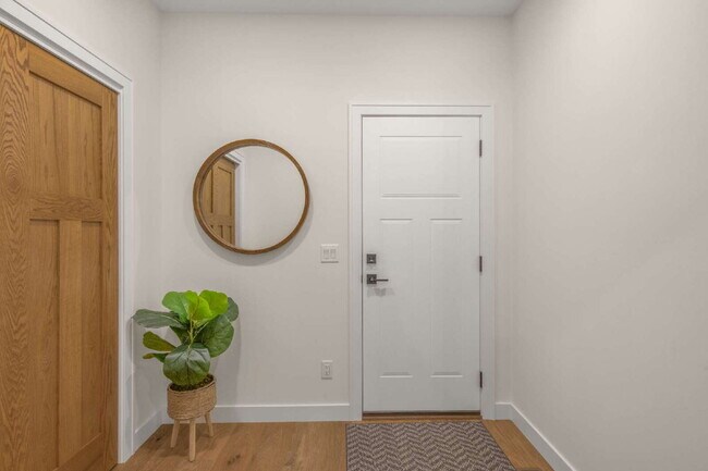 Building Photo - Stunning New Construction in the Heart of Uptown
