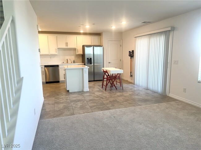 Building Photo - 356 Rosefinch St