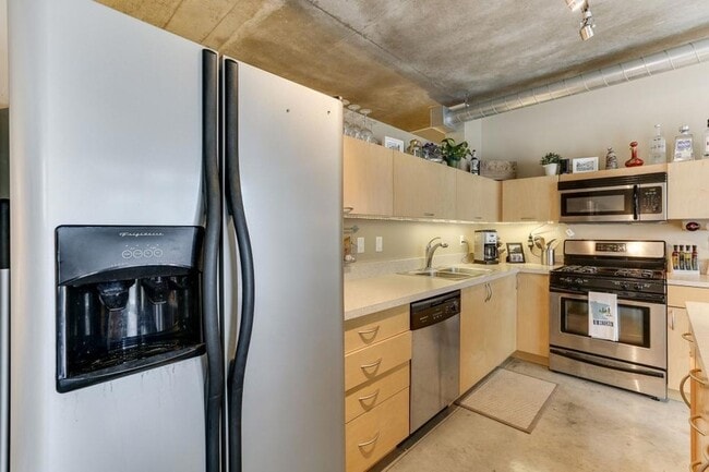 Building Photo - 730 N 4th St